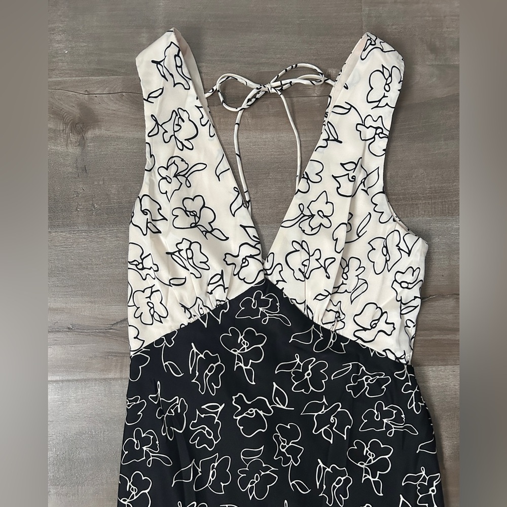 Black and White Contrast VNeck Floral Satin Dress